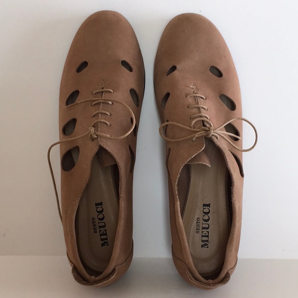 Sesto Meucci Tan Suede Leather Lace Up Loafer W/ Decorative Cut Outs Size 10 - Picture 5 of 8